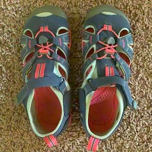 Keen youth sandals